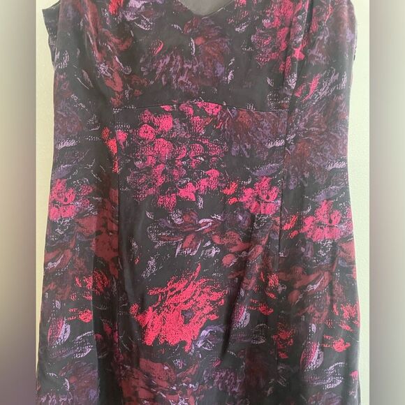 Ellie Tahari Pink and Black Floral Knee Length V Neck Dress SZ S - Picture 6 of 8